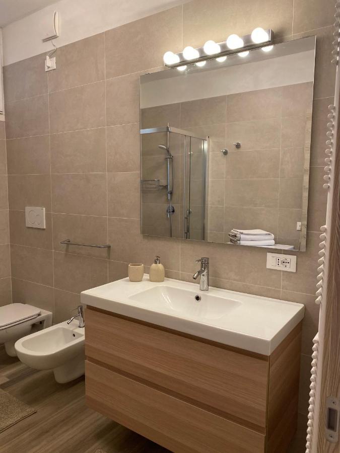 Flowers & Garden Apartment Con Vista Lago Manerba del Garda Εξωτερικό φωτογραφία