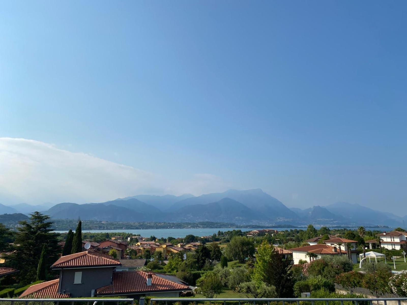 Flowers & Garden Apartment Con Vista Lago Manerba del Garda Εξωτερικό φωτογραφία